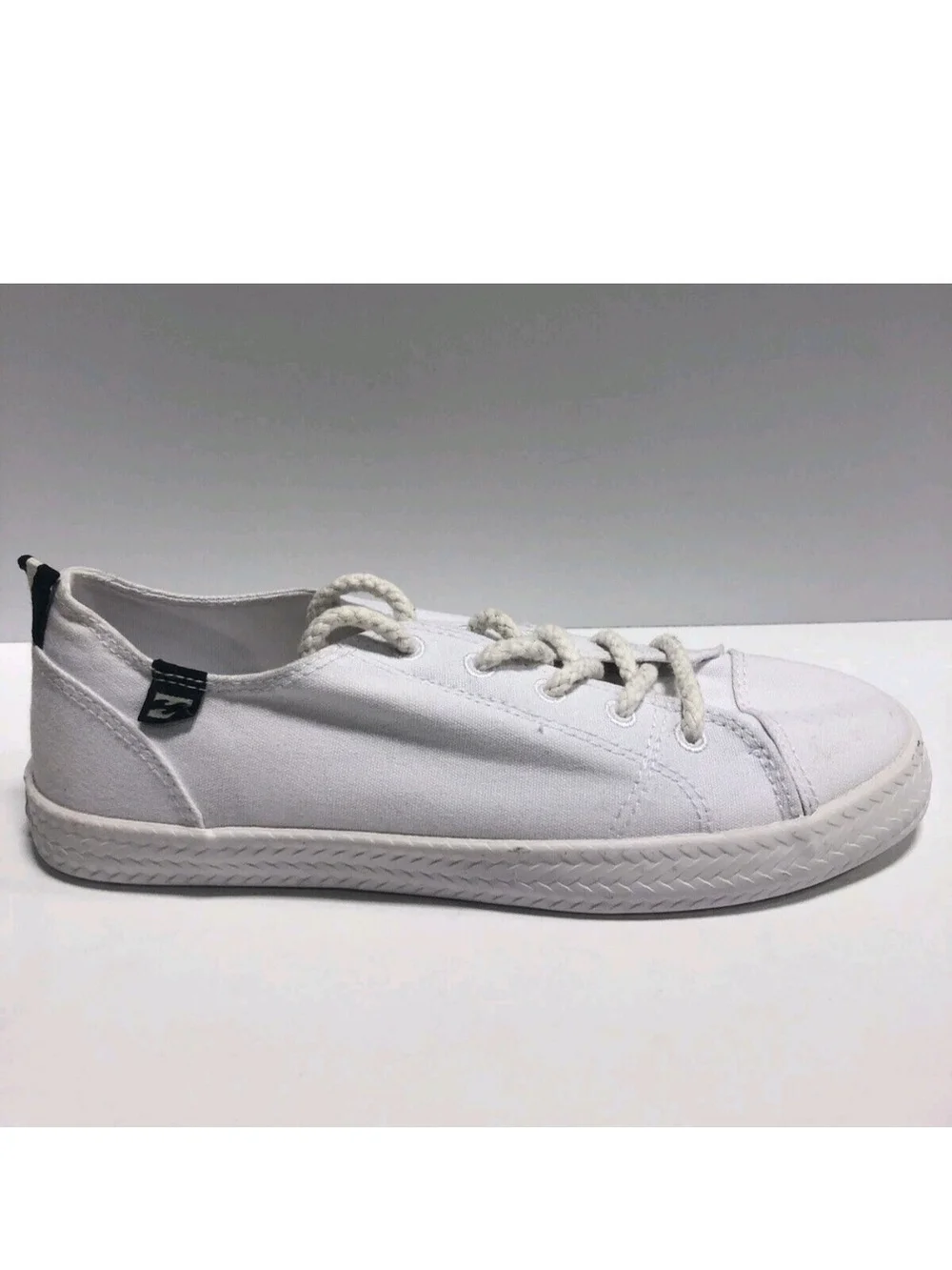Billabong Women's Low-Top Canvas Sneakers in White Size 10